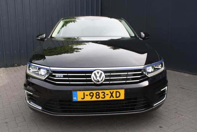 Volkswagen PASSAT 1.4 TSI GTE Highline NAVIGATIE- CAMERA - LEDEREN SPORTSTOELEN