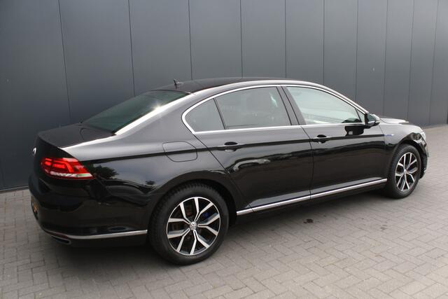 Volkswagen PASSAT 1.4 TSI GTE Highline NAVIGATIE- CAMERA - LEDEREN SPORTSTOELEN