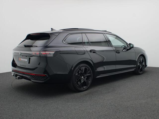 Volkswagen PASSAT Variant 1.5 eHybrid R-Line Business 272PK DSG black style, matrix led, trekhaak, 360gr. camera, head-up, panoramadak, Harman Kardon audio, stuur-stoelverwarming, stoelmassage, virtual pedal, 19" lichtmetaal