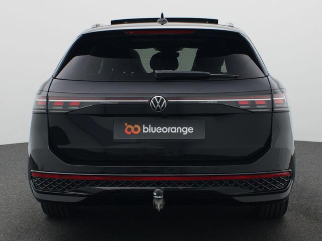 Volkswagen PASSAT Variant 1.5 eHybrid R-Line Business 272PK DSG black style, matrix led, trekhaak, 360gr. camera, head-up, panoramadak, Harman Kardon audio, stuur-stoelverwarming, stoelmassage, virtual pedal, 19" lichtmetaal