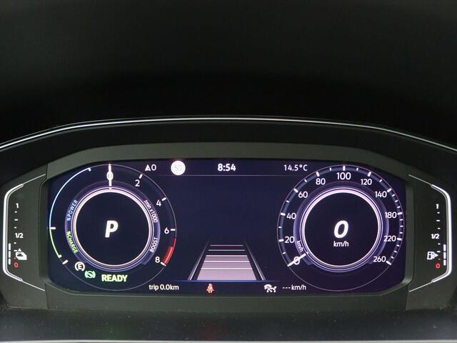 Volkswagen PASSAT Variant 1.4 TSI PHEV GTE Business 218PK DSG matrix led, trekhaak, achteruitrijcamera, adaptive cruise, lane assist, keyless, stoelverwarming, massage stoel, schuif-kantel panoramadak, 18" lichtmetaal