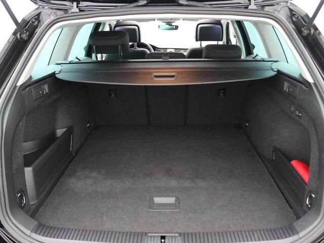 Volkswagen PASSAT Variant 1.4 TSI PHEV GTE Business 218PK DSG matrix led, trekhaak, achteruitrijcamera, adaptive cruise, lane assist, keyless, stoelverwarming, massage stoel, schuif-kantel panoramadak, 18" lichtmetaal