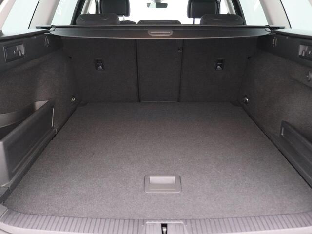 Volkswagen PASSAT Variant 1.4 TSI PHEV GTE Business 218PK DSG full led, trekhaak, head-up display, adaptive cruise met travel assist, keyless, elek. bedienbare achterklep, stoelverwarming voor, achteruitrijcamera, 18" lichtmetaal