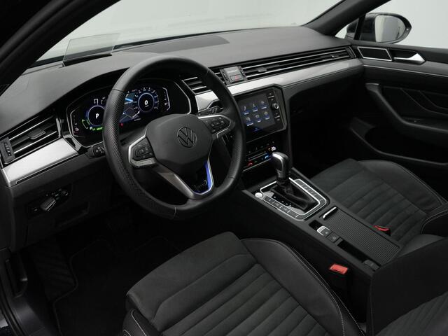 Volkswagen PASSAT Variant 1.4 TSI 218 pk DSG PHEV GTE Business | Panoramadak | Geheugen-/massagestoel | Head-up display | Adaptief onderstel | IQ Light | Leder/alcantara | Achteruitrijcamera