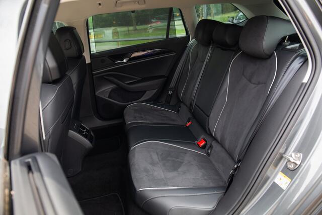 Volkswagen PASSAT Variant 1.5 eTSI Elegance Business , Massagestoelen, Adap. cruise, HUD, Carplay,