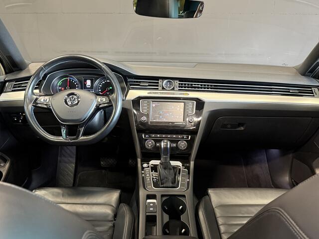 Volkswagen PASSAT Variant 1.4 TSI GTE Connected Series Plus | Trekhaak | Pano | Park assist