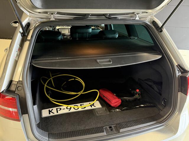 Volkswagen PASSAT Variant 1.4 TSI GTE Connected Series Plus | Trekhaak | Pano | Park assist