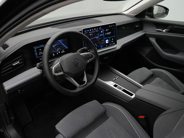 Volkswagen PASSAT Variant Business 1.5 eHybrid 204 pk DSG | Trekhaak | Leder/alcantara | Stuur-/stoelverwarming | Achteruitrijcamera