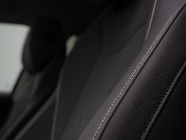 Volkswagen PASSAT Variant Business 1.5 eHybrid 204 pk DSG | Trekhaak | Leder/alcantara | Stuur-/stoelverwarming | Achteruitrijcamera