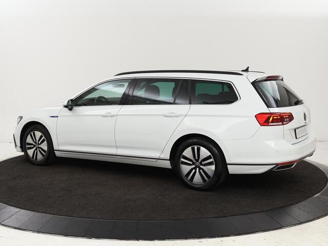 Volkswagen PASSAT 1.4 TSI PHEV GTE | Stoelverwarming | Massage | Carplay | Camera | Adaptive cruise | Matrix LED | Navigatie | Memory | Sfeerverlichting