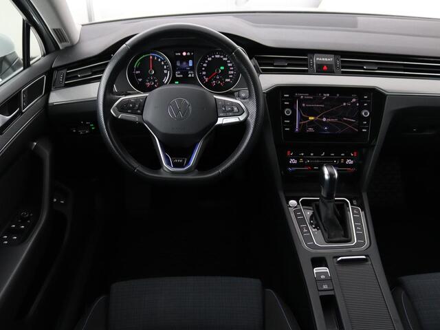 Volkswagen PASSAT 1.4 TSI PHEV GTE | Stoelverwarming | Massage | Carplay | Camera | Adaptive cruise | Matrix LED | Navigatie | Memory | Sfeerverlichting