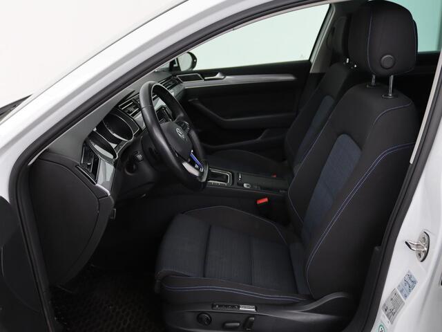 Volkswagen PASSAT 1.4 TSI PHEV GTE | Stoelverwarming | Massage | Carplay | Camera | Adaptive cruise | Matrix LED | Navigatie | Memory | Sfeerverlichting