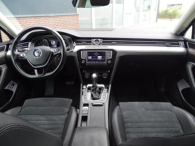 Volkswagen PASSAT Variant 1.4 TSI ACT Highline Business R Automaat|Navigatie|Leder|Airco ECC|Adaptieve CruisControlLed pakket|Keyless Go/Entry|Elektrische trekhaak|Stoelverwarming|