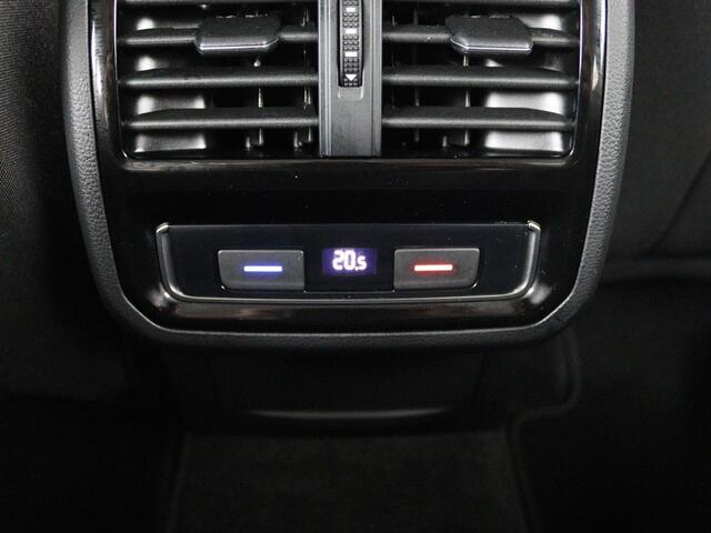 Volkswagen PASSAT 1.4 TSI PHEV GTE | Stoelverwarming | Camera | Adaptive cruise | Matrix LED | Massage | Carplay | Navigatie | Side Assist