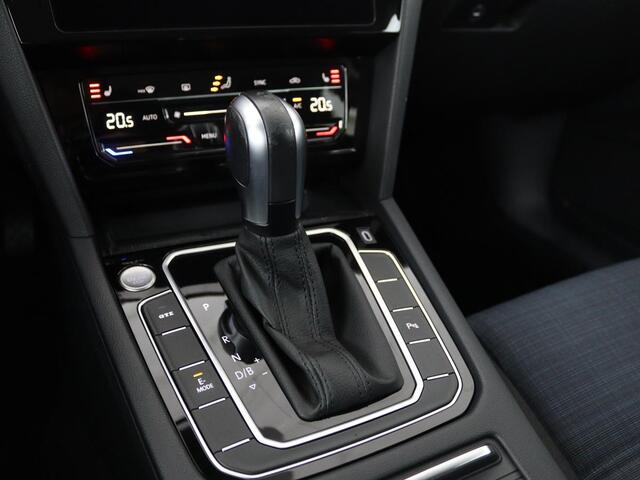 Volkswagen PASSAT 1.4 TSI PHEV GTE | Stoelverwarming | Camera | Adaptive cruise | Matrix LED | Massage | Carplay | Navigatie | Side Assist