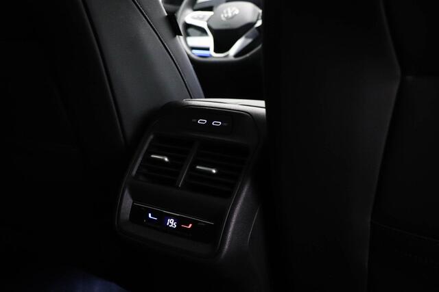 Volkswagen PASSAT Variant 1.5 eTSI Elegance Business | MASSAGE | STUURVERWARMING | PARK ASSIST