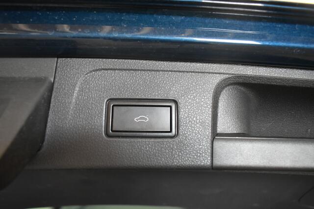 Volkswagen PASSAT PHEV GTE el Trekh + A klep Camera Disc Pro Navi Virtual IQ Light Dynaudio