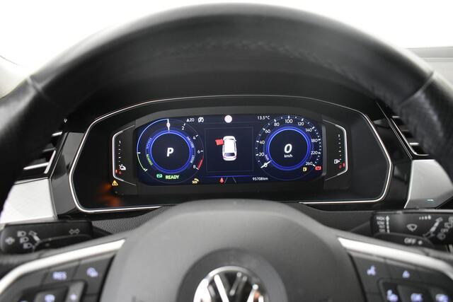 Volkswagen PASSAT PHEV GTE el Trekh + A klep Camera Disc Pro Navi Virtual IQ Light Dynaudio