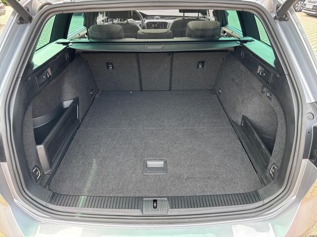 Volkswagen PASSAT 1.4 TSI DSG GTE PANO-DAK/TREKHAAK/360-CAMERA/NAVI/ACC/STOELVERW