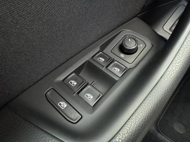 Volkswagen PASSAT Variant 1.4 TSI Business Edition ?Full LED ?Navigatie ?Keyless ?Climate ?Cruise ?Comfortstoelen ?Parkeersensoren ?Lichtmetaal