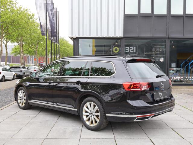 Volkswagen PASSAT GTE Panodak | Head-up | Keyless | Camera | Elektrische kofferklep | Dodehoek | Trekhaak |