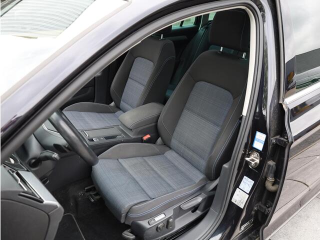 Volkswagen PASSAT GTE Panodak | Head-up | Keyless | Camera | Elektrische kofferklep | Dodehoek | Trekhaak |