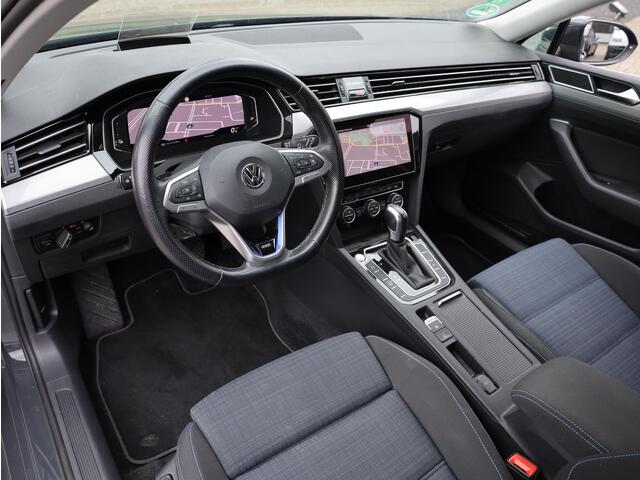 Volkswagen PASSAT Variant GTE 1.4 TSI PHEV 218PK | Head-up | Virtual cockpit | Achteruitrijcamera | Adaptive | Massage | Carplay |