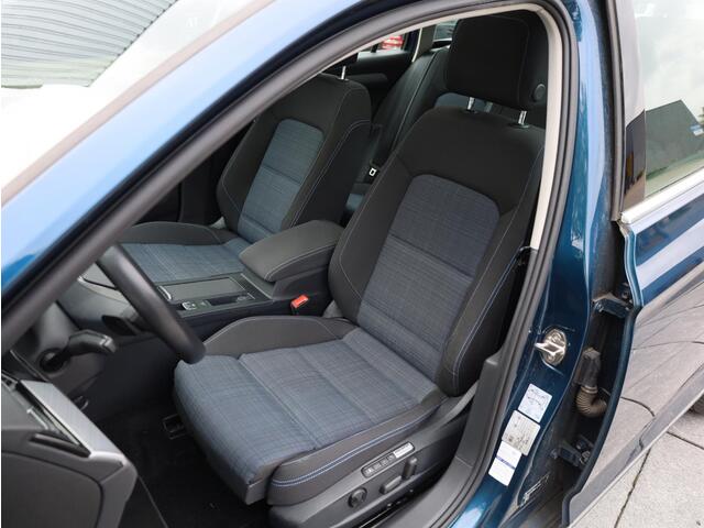 Volkswagen PASSAT GTE Panodak | 360°Camera | Head-up | Virtual | Memory | Keyless | Elektrische kofferklep | Dodehoek |
