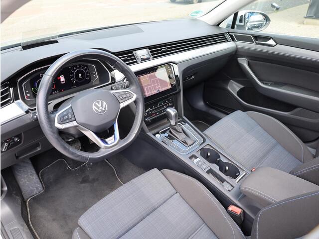 Volkswagen PASSAT GTE Panodak | Head-up | Virtual | Keyless | Camera | Memory | Trekhaak |