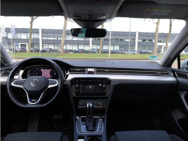 Volkswagen PASSAT GTE Panodak | Head-up | Virtual | Keyless | Camera | Memory | Trekhaak |