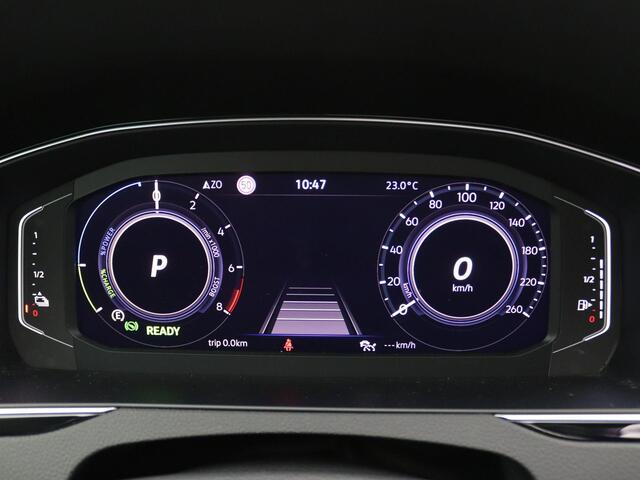 Volkswagen PASSAT Variant 1.4 TSI PHEV GTE Business 218PK DSG Pano-Schuifdak, Adaptieve Cruise Controle, Side Assist, Keyless, Matrix LED-verlichting, Elektr. Achterklep, Stoel-Stuurverwarming, Trekhaak, 18" LM Velgen