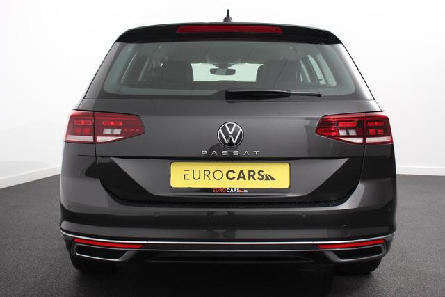 Volkswagen PASSAT Variant 1.5 TSI DSG Elegance Plus Pro | Navigatie | Climate Control | Camera | Electrisch bedienbare achterklep | Led | Adaptive Cruise Control | Head Up Display |