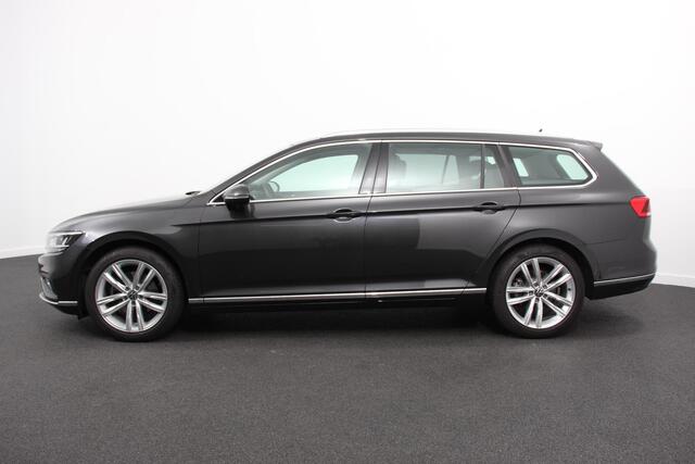 Volkswagen PASSAT Variant 1.5 TSI DSG Elegance Plus Pro | Navigatie | Climate Control | Camera | Electrisch bedienbare achterklep | Led | Adaptive Cruise Control | Head Up Display |