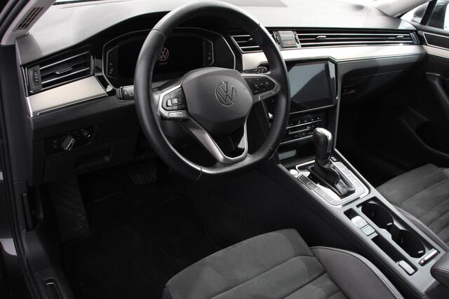 Volkswagen PASSAT Variant 1.5 TSI DSG Elegance Plus Pro | Navigatie | Climate Control | Camera | Electrisch bedienbare achterklep | Led | Adaptive Cruise Control | Head Up Display |