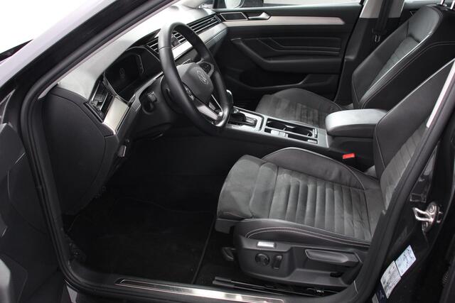 Volkswagen PASSAT Variant 1.5 TSI DSG Elegance Plus Pro | Navigatie | Climate Control | Camera | Electrisch bedienbare achterklep | Led | Adaptive Cruise Control | Head Up Display |