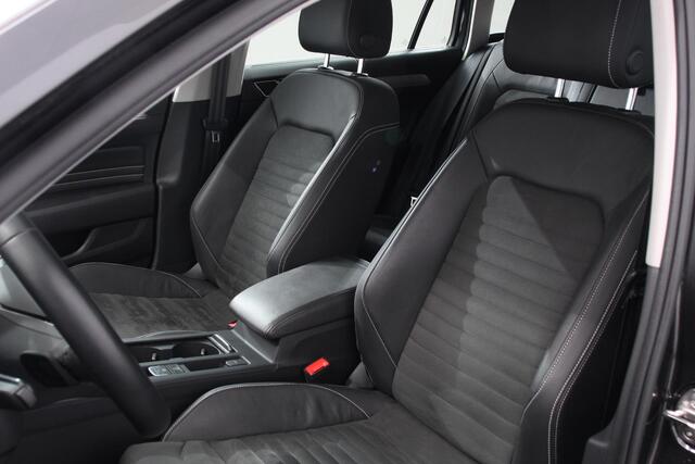Volkswagen PASSAT Variant 1.5 TSI DSG Elegance Plus Pro | Navigatie | Climate Control | Camera | Electrisch bedienbare achterklep | Led | Adaptive Cruise Control | Head Up Display |