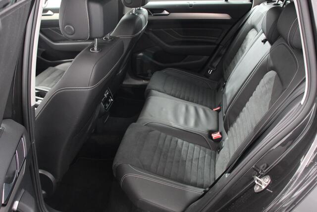 Volkswagen PASSAT Variant 1.5 TSI DSG Elegance Plus Pro | Navigatie | Climate Control | Camera | Electrisch bedienbare achterklep | Led | Adaptive Cruise Control | Head Up Display |