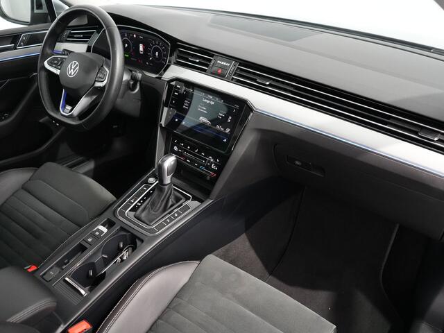 Volkswagen PASSAT Variant 1.4 TSI PHEV GTE Business | Pano | Matrix | Leer | Zwenkhaak | 18inch |