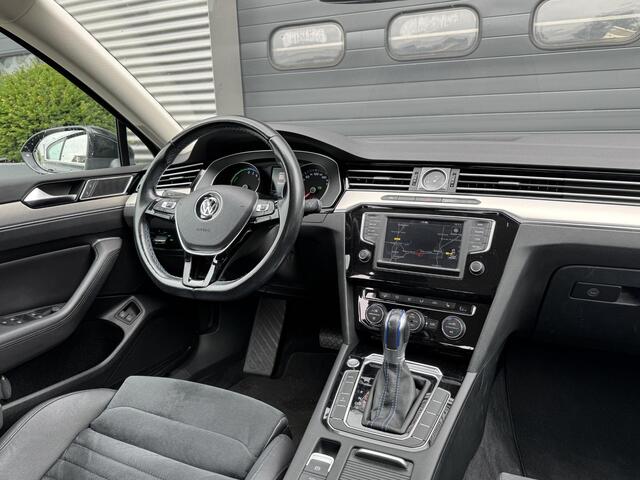 Volkswagen PASSAT 1.4 TSI GTE Highline | Navigatie | Carplay | LED | Lichtmetalen Velgen | Stoelverwarming |