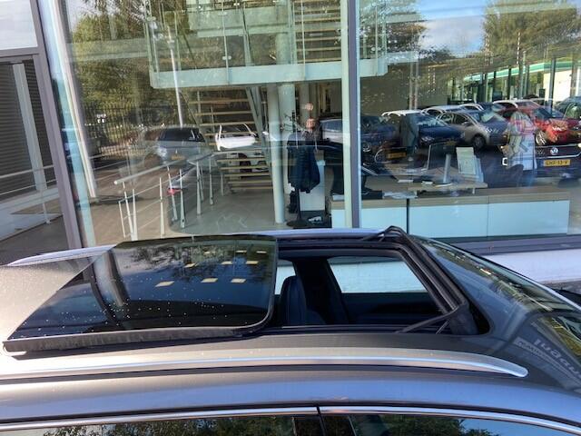 Volkswagen PASSAT Variant 1.5 eTSI R-Line Business DSG/ Metallic/ Led/ Panoramadak/ Zwenkhaak/ Digitale Cockpit/ R Line Int + Ext/ Parkeersensoren/ 18 lmv