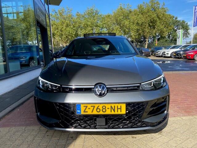 Volkswagen PASSAT Variant 1.5 eTSI R-Line Business DSG/ Metallic/ Led/ Panoramadak/ Zwenkhaak/ Digitale Cockpit/ R Line Int + Ext/ Parkeersensoren/ 18 lmv