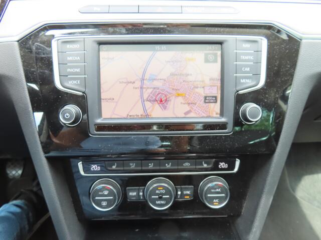Volkswagen PASSAT Variant 1.6 TDI Connected Series Plus*Panoramadak*EXPORTPRIJS*