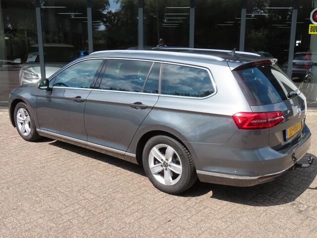 Volkswagen PASSAT Variant 1.6 TDI Connected Series Plus*Panoramadak*EXPORTPRIJS*