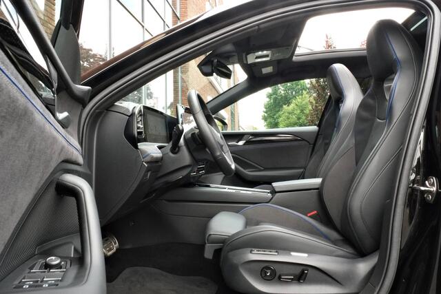 Volkswagen PASSAT Variant 1.5 eHybrid R-Line Edition Panoramadak, Trekhaak, Head-up display, 360° camera