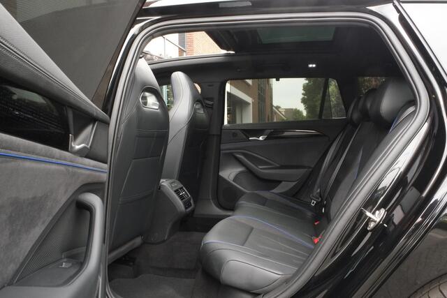Volkswagen PASSAT Variant 1.5 eHybrid R-Line Edition Panoramadak, Trekhaak, Head-up display, 360° camera