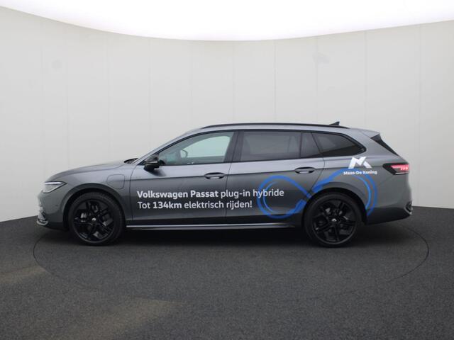 Volkswagen PASSAT Variant 1.5 eHybrid R-Line Edition 204 PK l Panoramadak l Black Style pakket