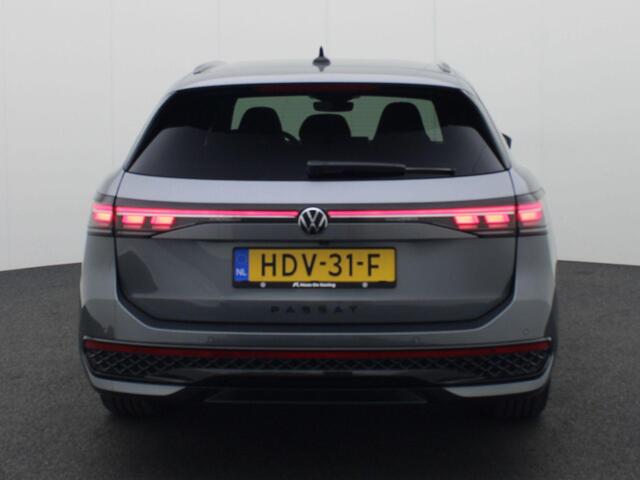Volkswagen PASSAT Variant 1.5 eHybrid R-Line Edition 204 PK l Panoramadak l Black Style pakket