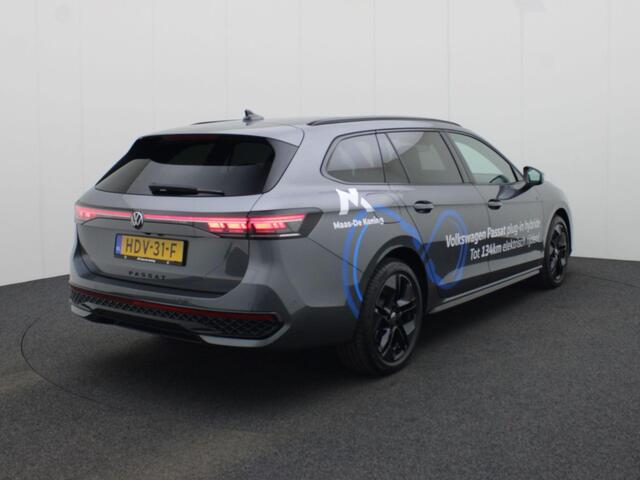 Volkswagen PASSAT Variant 1.5 eHybrid R-Line Edition 204 PK l Panoramadak l Black Style pakket