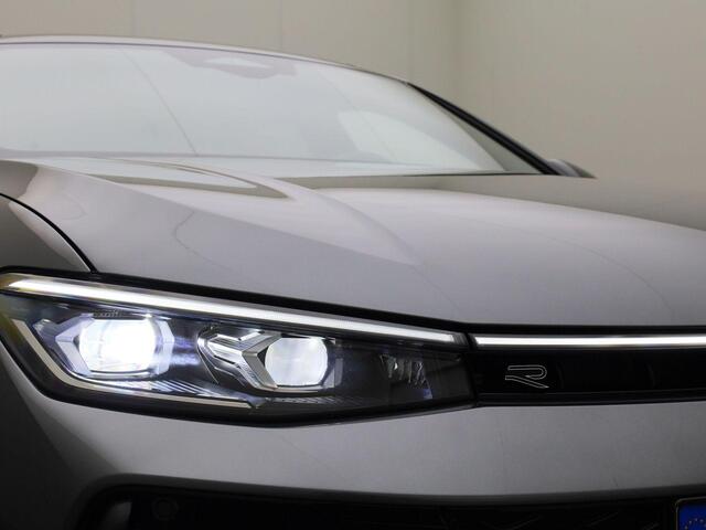 Volkswagen PASSAT Variant 1.5 eHybrid R-Line Edition 204 PK l Panoramadak l Black Style pakket