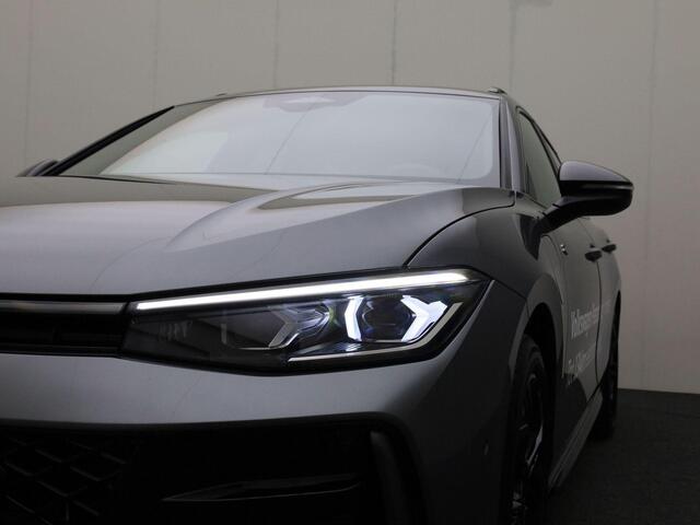 Volkswagen PASSAT Variant 1.5 eHybrid R-Line Edition 204 PK l Panoramadak l Black Style pakket
